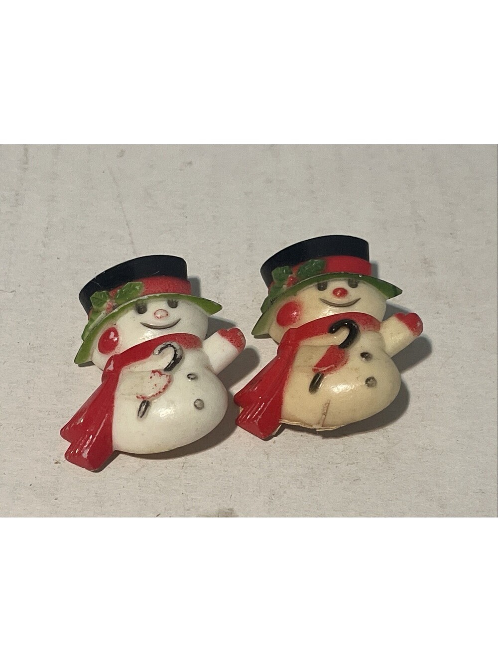 Vintage SNOWMAN PIN Hallmark Christmas with CANE 1977 1.5 Inch Holiday Pin 2x